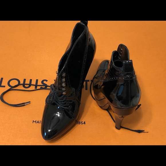 Authentic Black Patent Leather Burberry Booties - Picture 2 of 8